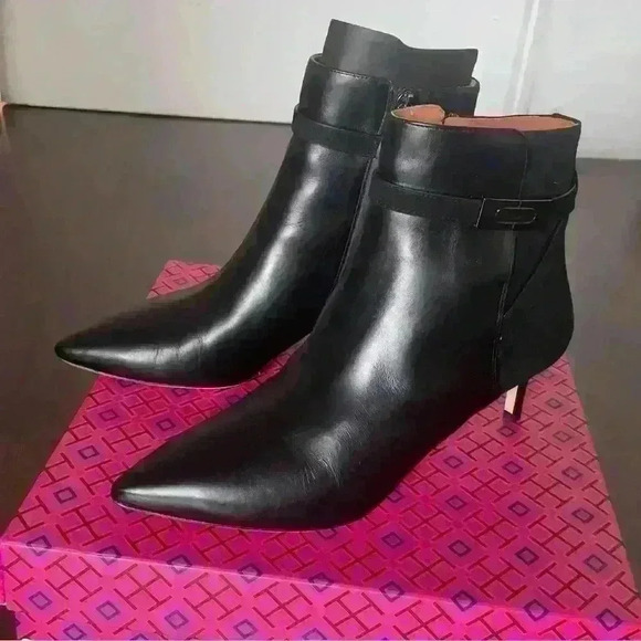 Tory Burch Ankle boot whit logo T hardware logo size 9 color black .worn once - Picture 1 of 9